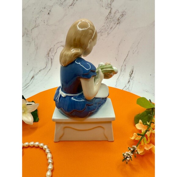 Copenhagen B&G Bing & Grondahl Ida's Flowers Girl W Tulips 2298 Figurine.‎ Mint - Picture 8 of 10